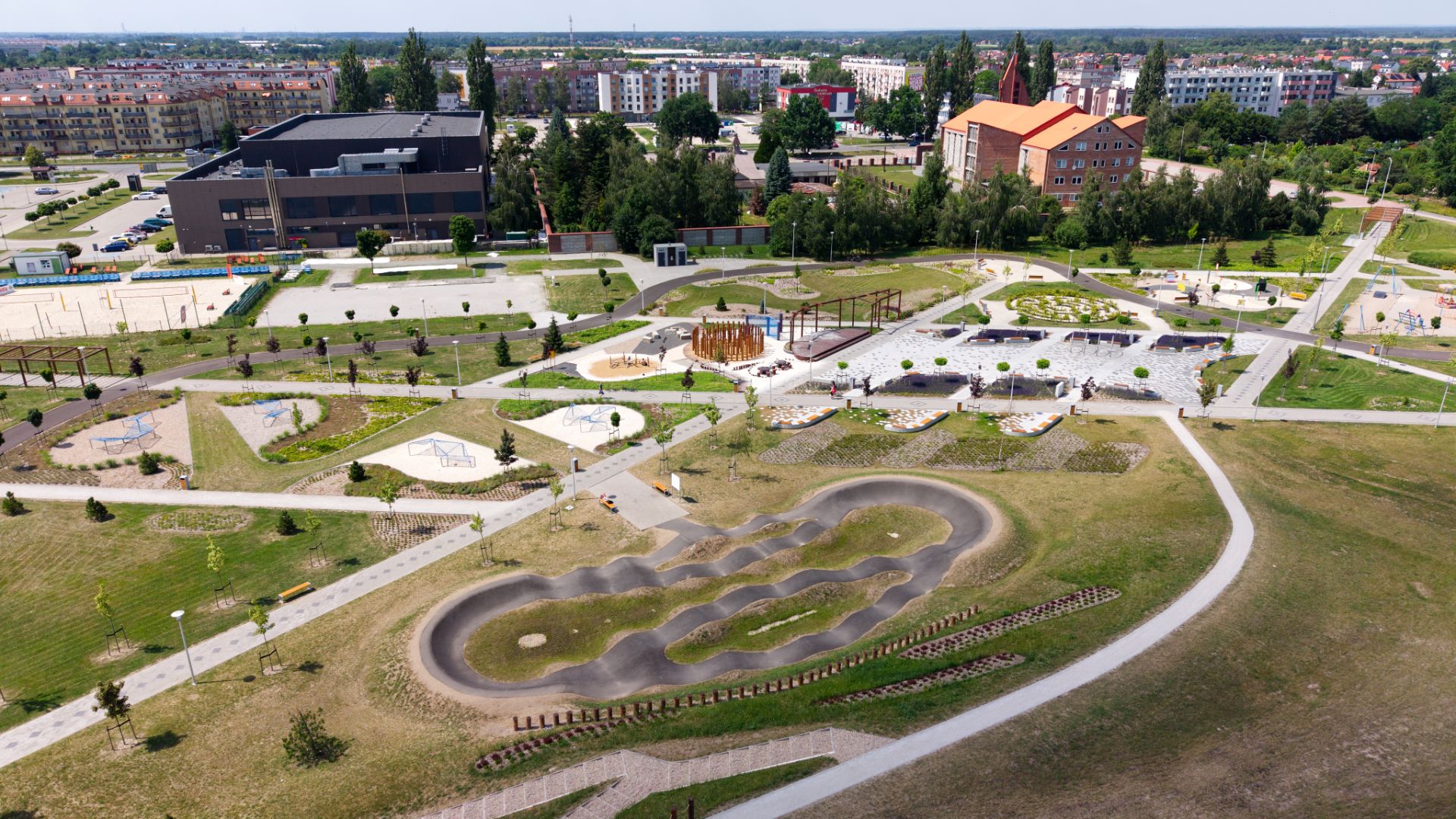 „Zagospodarowanie centrum miasta jako teren zielony – Park Miejski w Jelczu-Laskowicach”